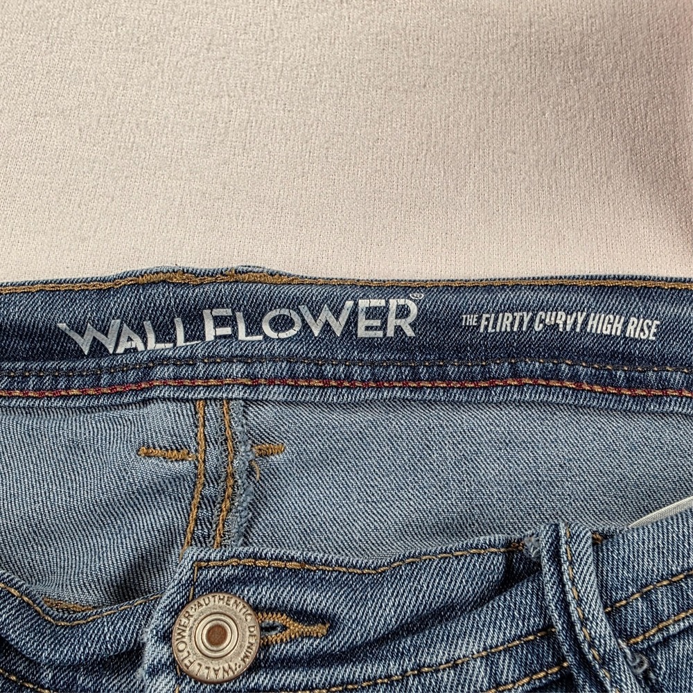 Wallflower Flirty Curvy High Rise Button Fly Flare Denim Distressed Faded Jeans - Picture 7 of 16